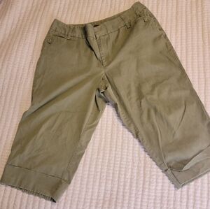 Venezia Olive Green Women's Capri Pants